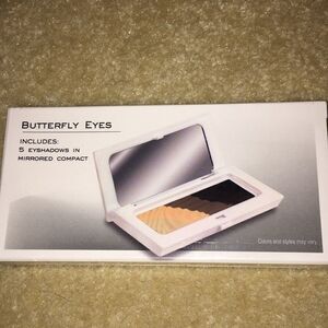 Me make essentials butterfly eyes compact